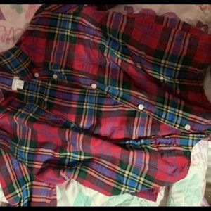 I’m selling 1 sweater and 5 other shirts